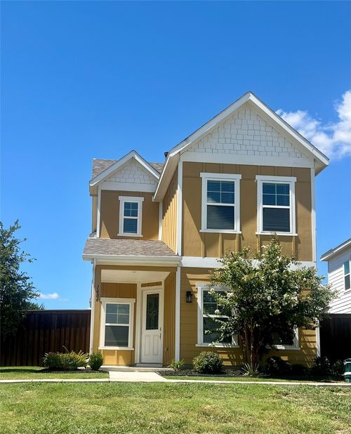 1406 Apricot Ln, Gainesville, TX, 76240-2468 | Card Image