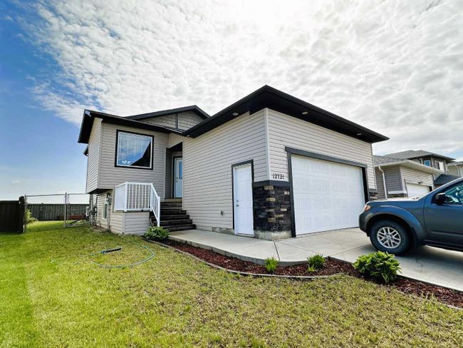 12721 105 Street, House detached with 2 bedrooms, 2 bathrooms and 4 parking in Grande Prairie AB | Image 1
