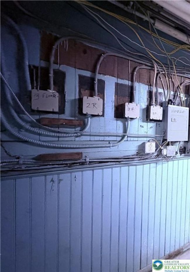 Basement-electric separation | Image 30