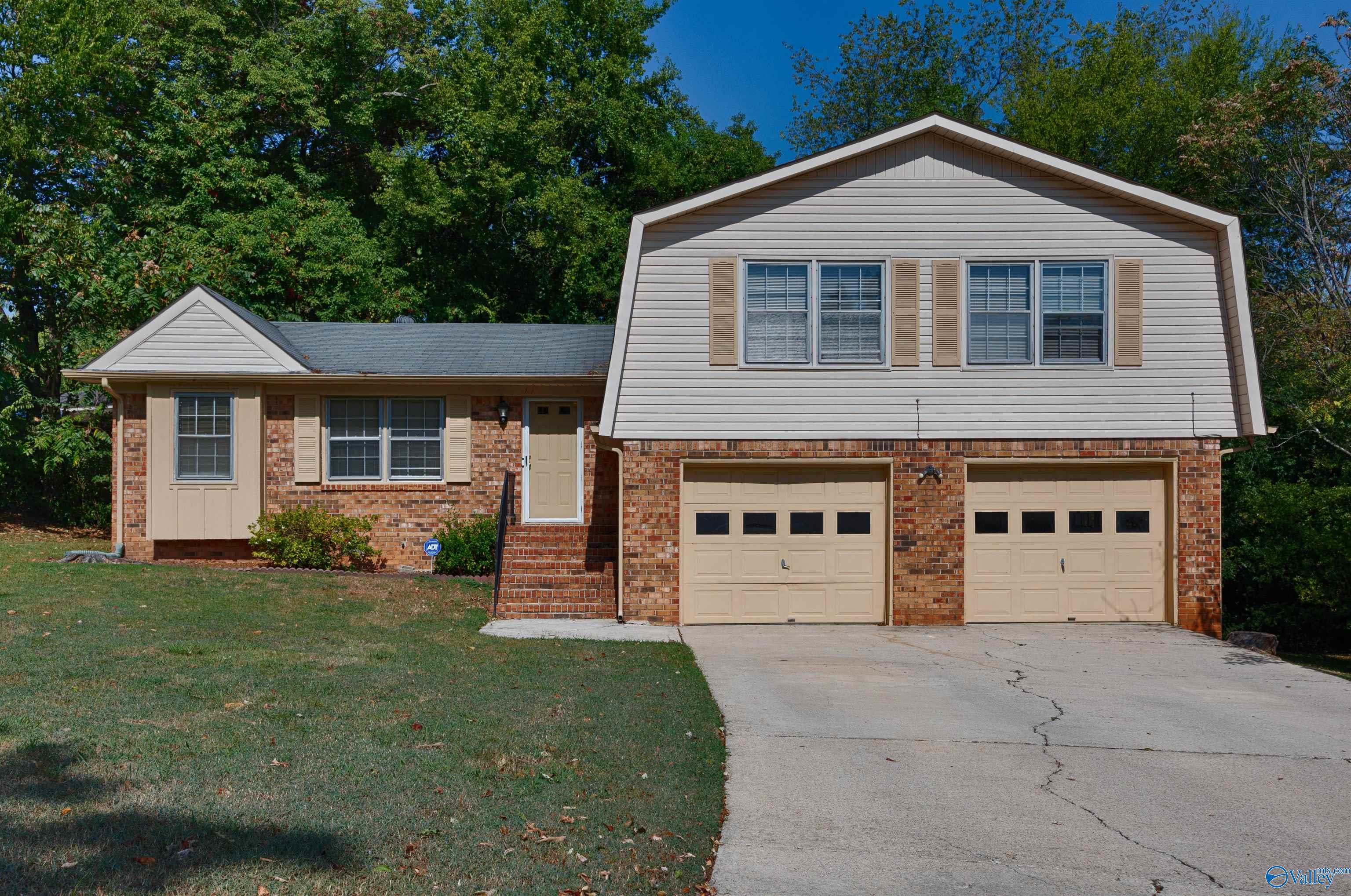 Roll Tide Ln, Huntsville, AL 35816