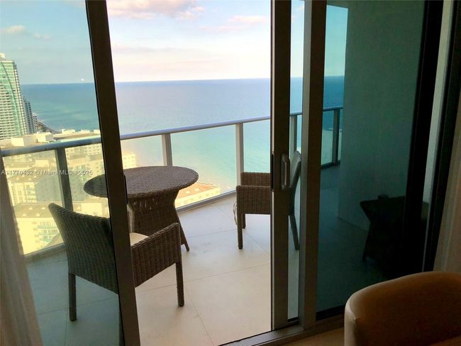 UNIT-2910 - 4111 Ocean Dr, Condo with 1 bedrooms, 1 bathrooms and null parking in Hollywood FL | Image 11