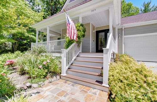 305 E High Point Ln, Hendersonville, NC, 28791-1214 | Card Image