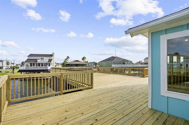 Brand New Expansive Sundeck | Image 9