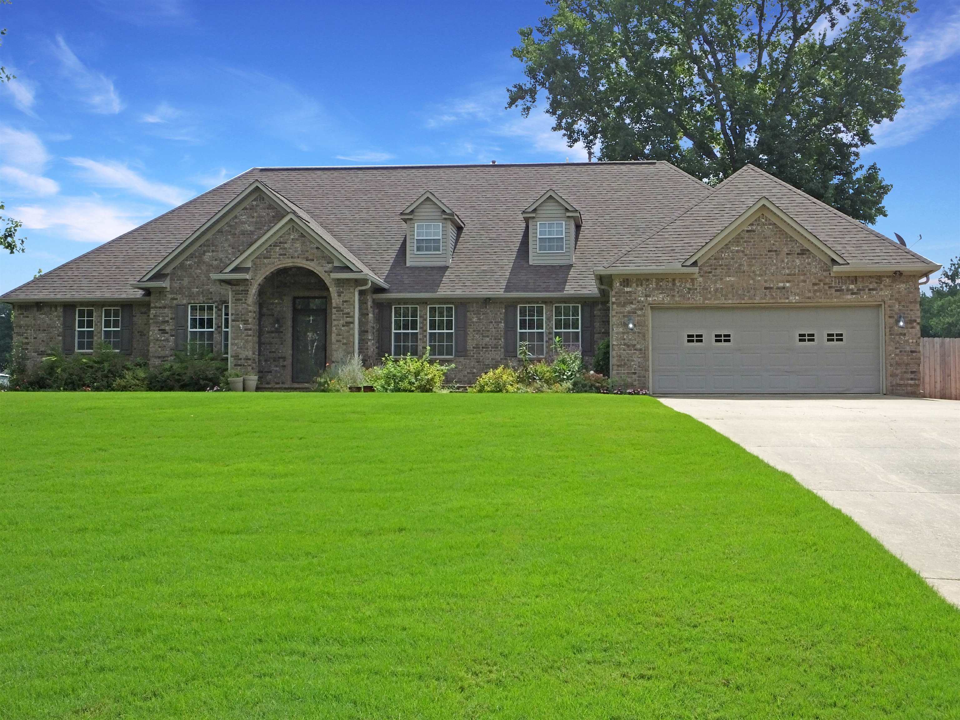 Clydesgate Cv, Atoka, TN 38004