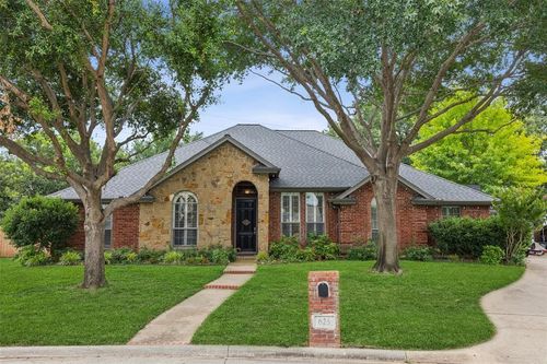 625 Palo Duro Dr, Hurst, TX, 76054-6009 | Card Image