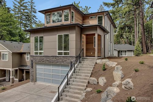 1343 211th Ave Ne, Sammamish, WA, 98074-6723 | Card Image