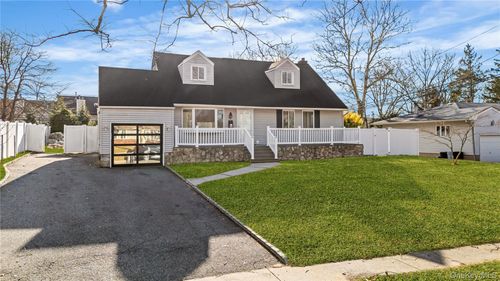 28 Ellen Pl, Kings Park, NY, 11754-3606 | Card Image