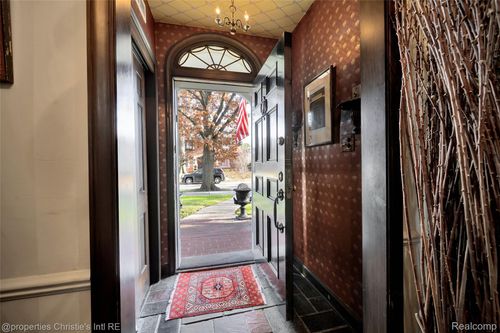 19635 Shrewsbury Rd, Detroit, MI, 48221-1845 | Card Image