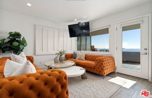 28 5th Pl, Long Beach, CA, 90802-5651 | Card Image
