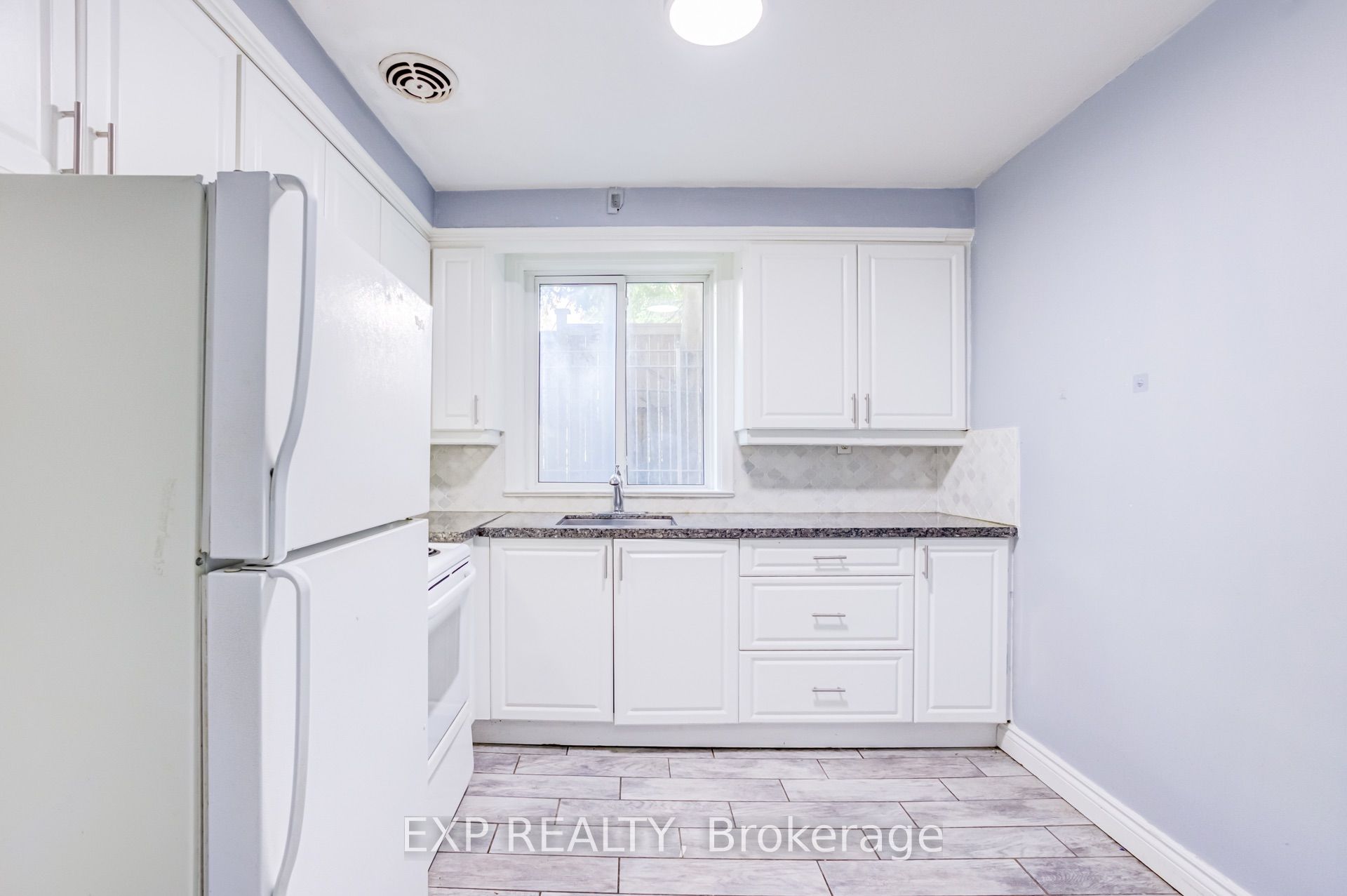 Residential Lease in Toronto W04 4