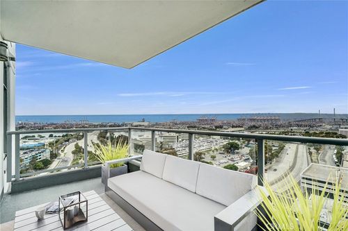 1804-411 W Seaside Way, Long Beach, CA, 90802-4669 | Card Image