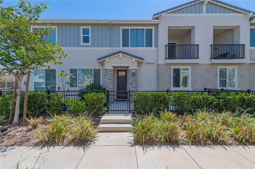 3-16681 Wyndham Ln, Fontana, CA, 92336-6152 | Card Image