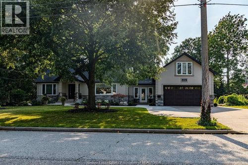 4251 Roseland Dr W, Windsor, ON, N9G2A1 | Card Image