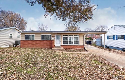 855 Daniel Boone Dr, Florissant, MO, 63031-4009 | Card Image