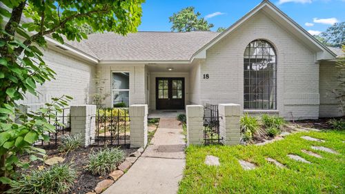 18 Windsor Dr, Conroe, TX, 77304-2769 | Card Image