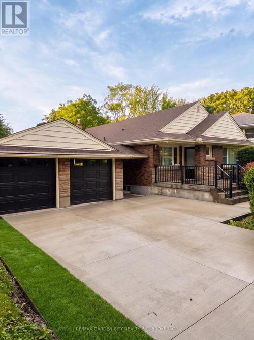 11 Macbeth Boulevard, St. Catharines (Glendale/Glenridge), ON, L2T2M1 | Card Image