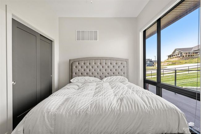 APT-201 - 3010 Fieldhouse Cir, Condo with 2 bedrooms, 2 bathrooms and null parking in Manhattan KS | Image 18