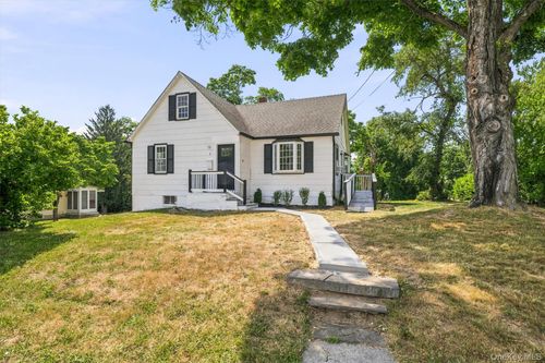 3 Pond Rd, Walden, NY, 12586-2007 | Card Image