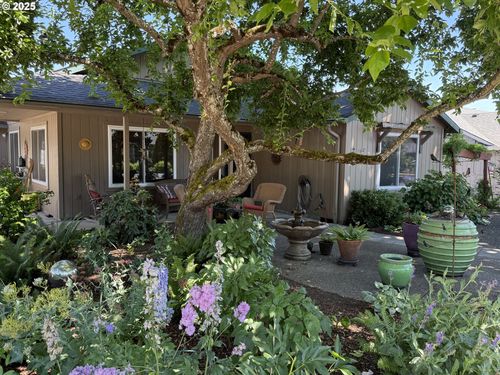 210 S 2nd St, Carlton, OR, 97111 | Card Image