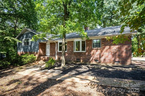 531 Whittington Pl, Statesville, NC, 28677-6083 | Card Image