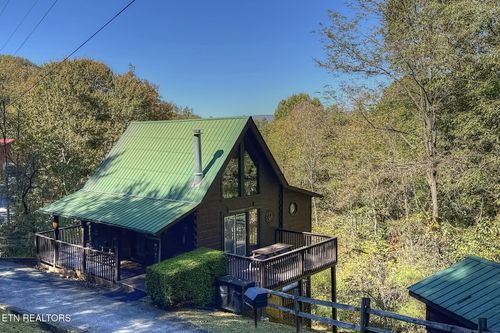 3550 Olde Tyme Way, Sevierville, TN, 37862-8075 | Card Image