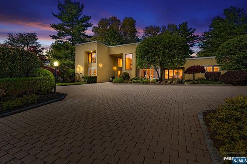 37 Hemlock Rd, Livingston, NJ, 07039-1423 | Card Image