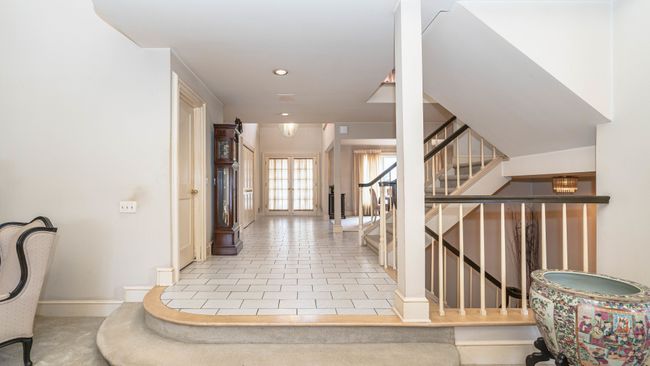 Dramatic levels into Great room | Image 29