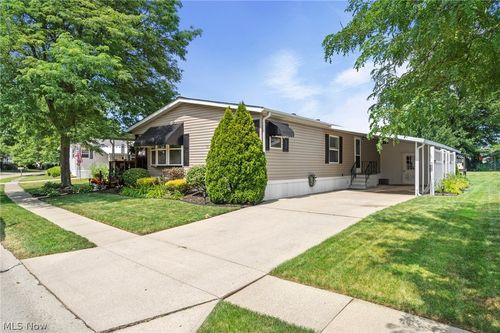 64 Periwinkle Dr, Olmsted Twp, OH, 44138-3000 | Card Image
