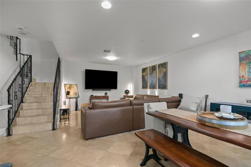732 Ne 15th Ave, Fort Lauderdale, FL, 33304-2929 | Card Image