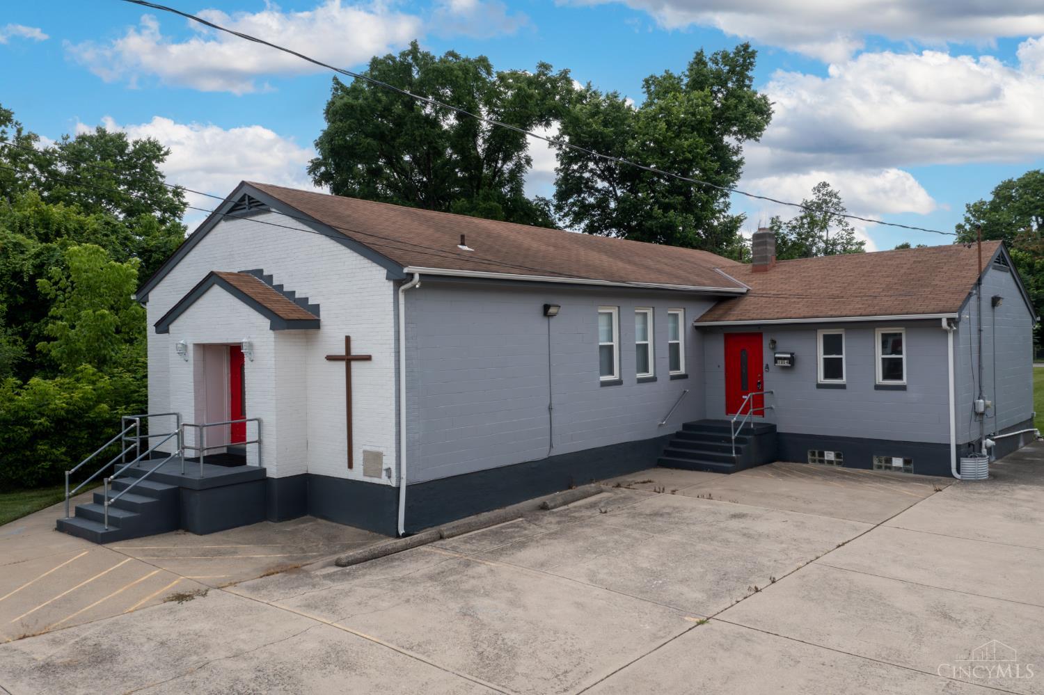 Commercial Sale in Lincoln Heights 3