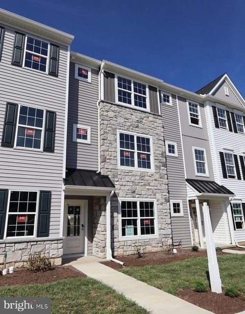 112-2457 Spring Water Cir, LANCASTER, PA, 17601-2242 | Card Image