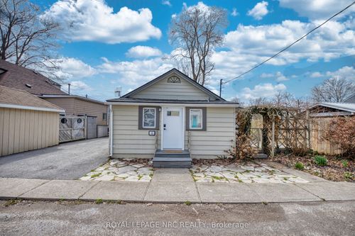 15 Loomis Cres, Crystal Beach, ON, L0S1B0 | Card Image