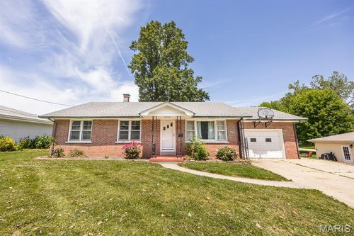 1213 E C St, Belleville, IL, 62221-5326 | Card Image