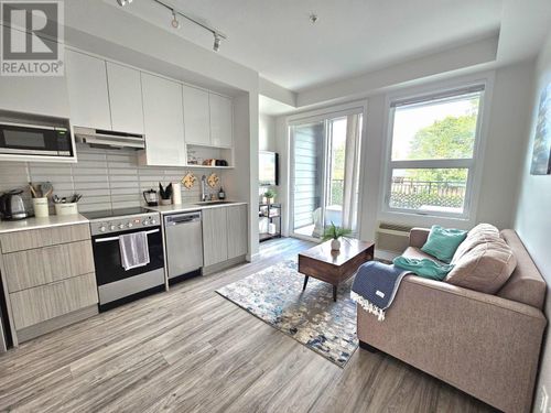 102-1800 Richter St, Kelowna, BC, V1Y0G9 | Card Image