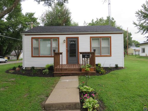 301 Oak St, Valley Falls, KS, 66088-1214 | Card Image