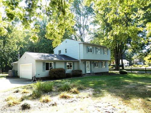 37818 Lake Shore Blvd, Eastlake, OH, 44095-1052 | Card Image