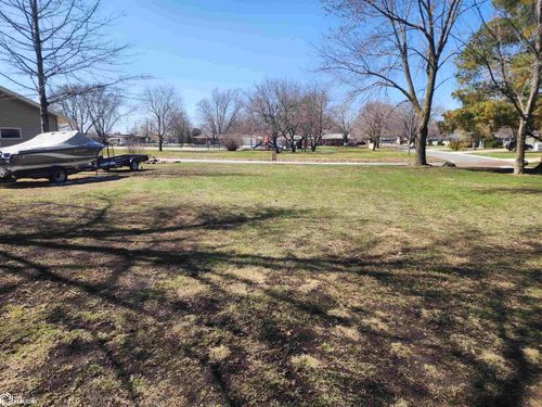 10 Parkview Dr, Eagle Grove, IA, 50533-2536 | Card Image