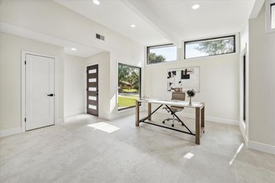 Large windows in the entry provide an abundance of natural light | Image 3