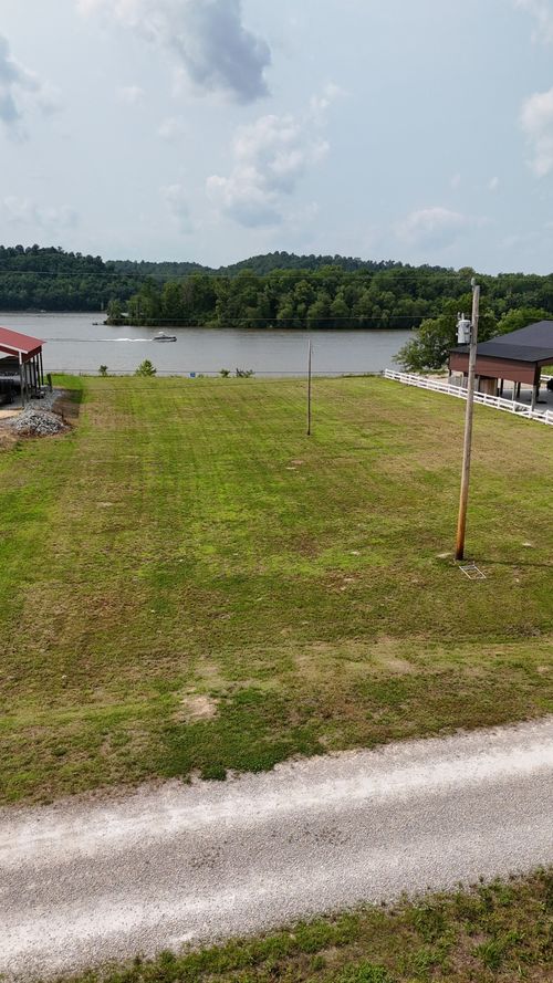 2623 Hardin Bottom River Rd, Clifton, TN, 38425-1518 | Card Image
