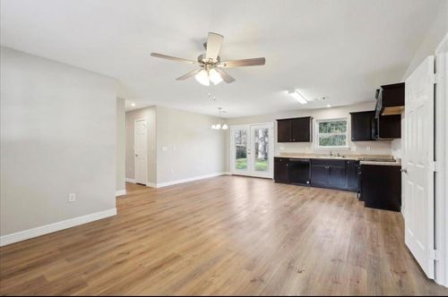 8670 Newfield Ln, Beaumont, TX, 77707-1452 | Card Image