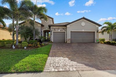 Front of 7640 Viola Loop | Image 1