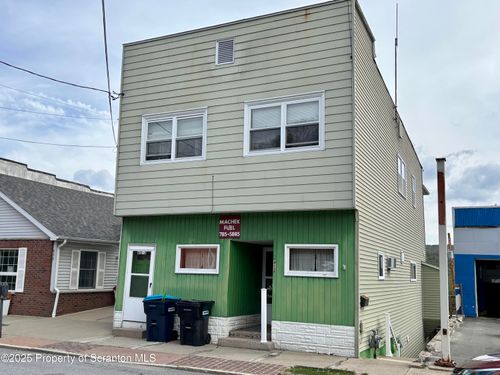 412 Main St, Forest City, PA, 18421-1568 | Card Image