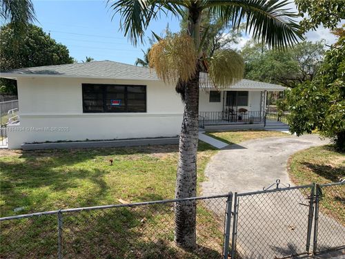 500 Ne 136th St, North Miami, FL, 33161-3729 | Card Image