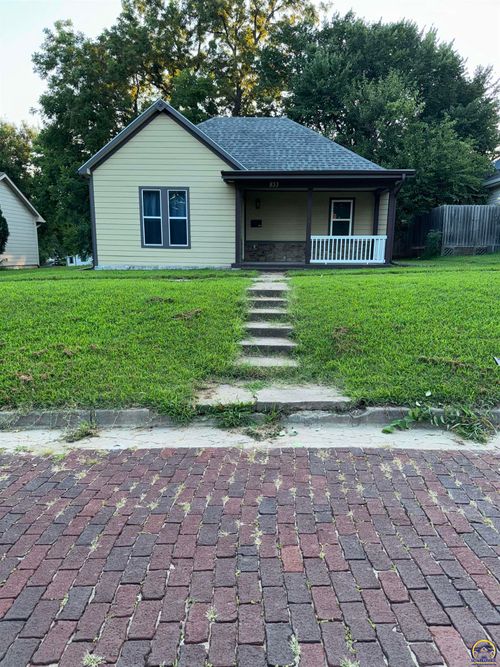 833 Ohio Ave, Holton, KS, 66436-1836 | Card Image