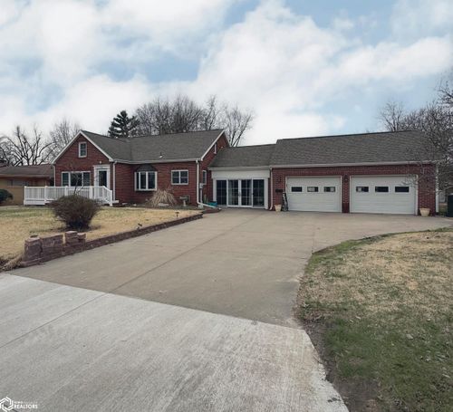 2210 Grand Ave, Keokuk, IA, 52632-2561 | Card Image