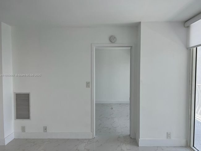 APT-1622 - 7601 E Treasure Dr, Condo with 2 bedrooms, 2 bathrooms and null parking in North Bay Village FL | Image 19