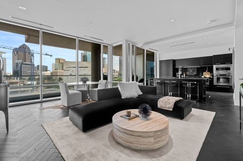 apt-736-2408 Victory Park Ln, Dallas, TX, 75219-7618 | Card Image