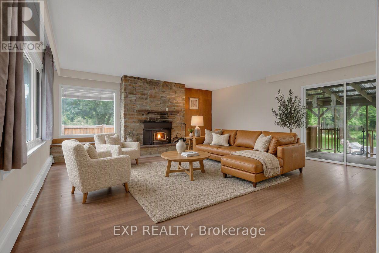 Residential in Whitchurch-Stouffville (Ballantrae) 4