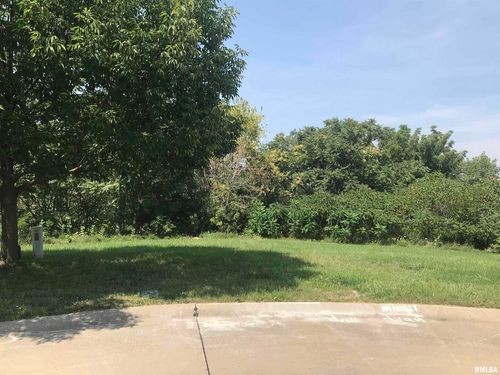 671 7th Street Ct, Moline, IL, 61265-1421 | Card Image