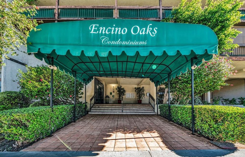 Residential in Encino